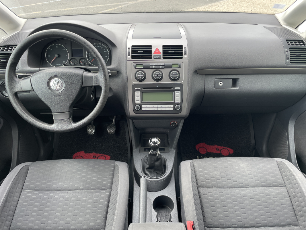 Volkswagen Touran — 12