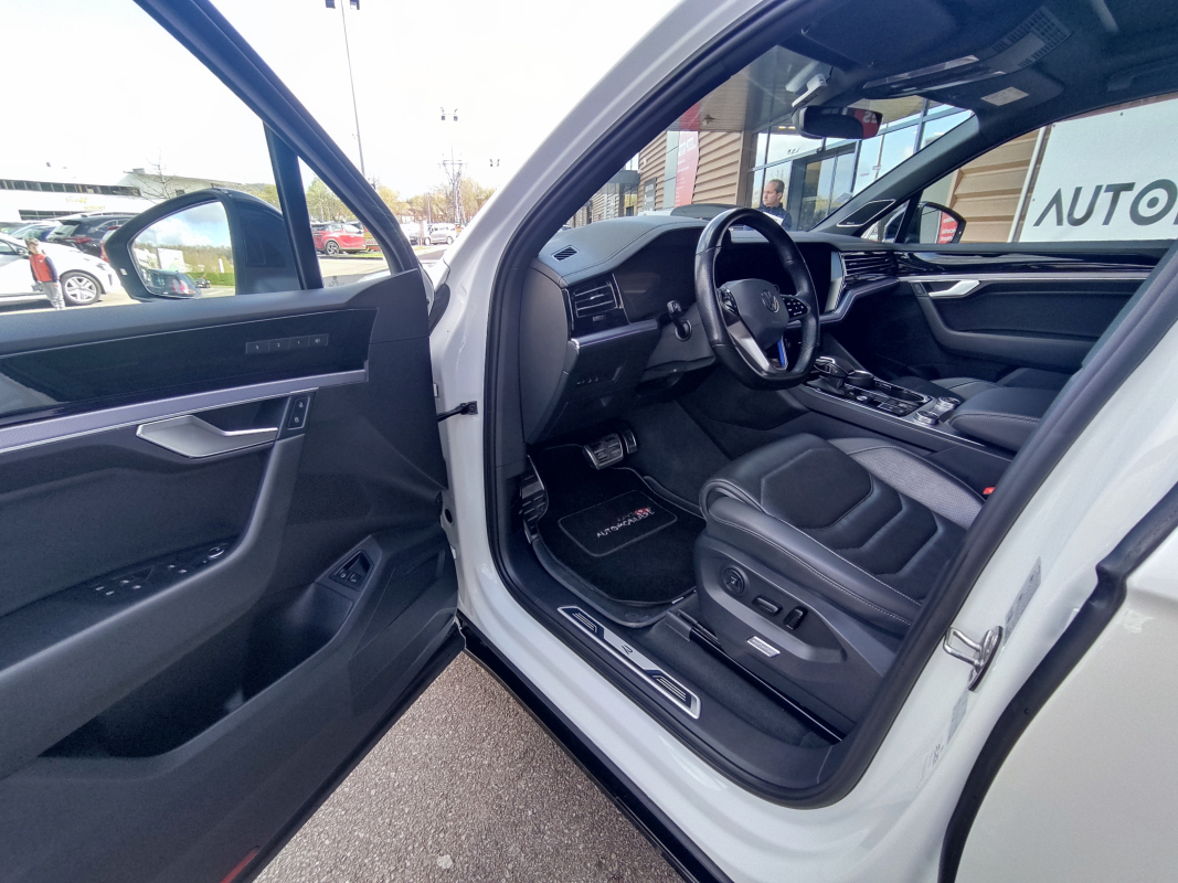 Volkswagen Volkswagen Touareg 2 — 25