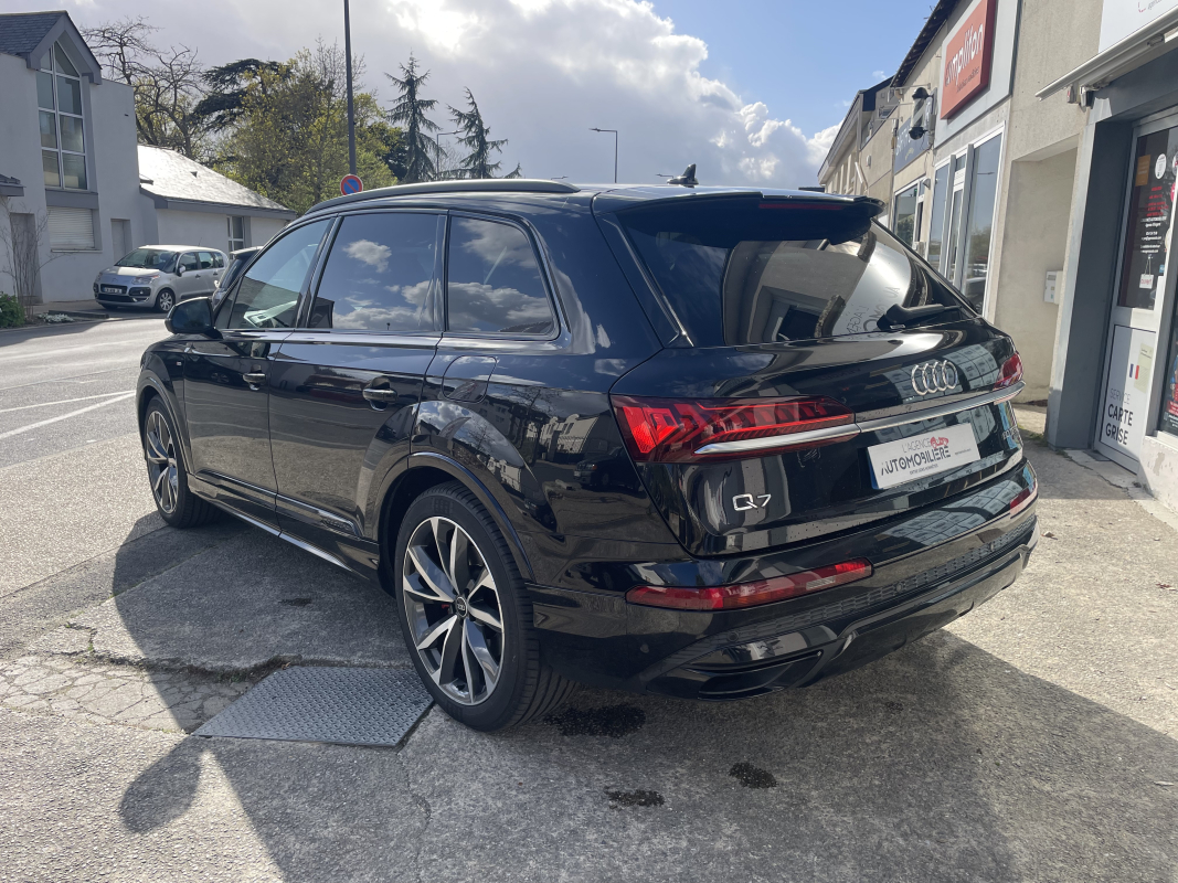 Audi Q7 — 7