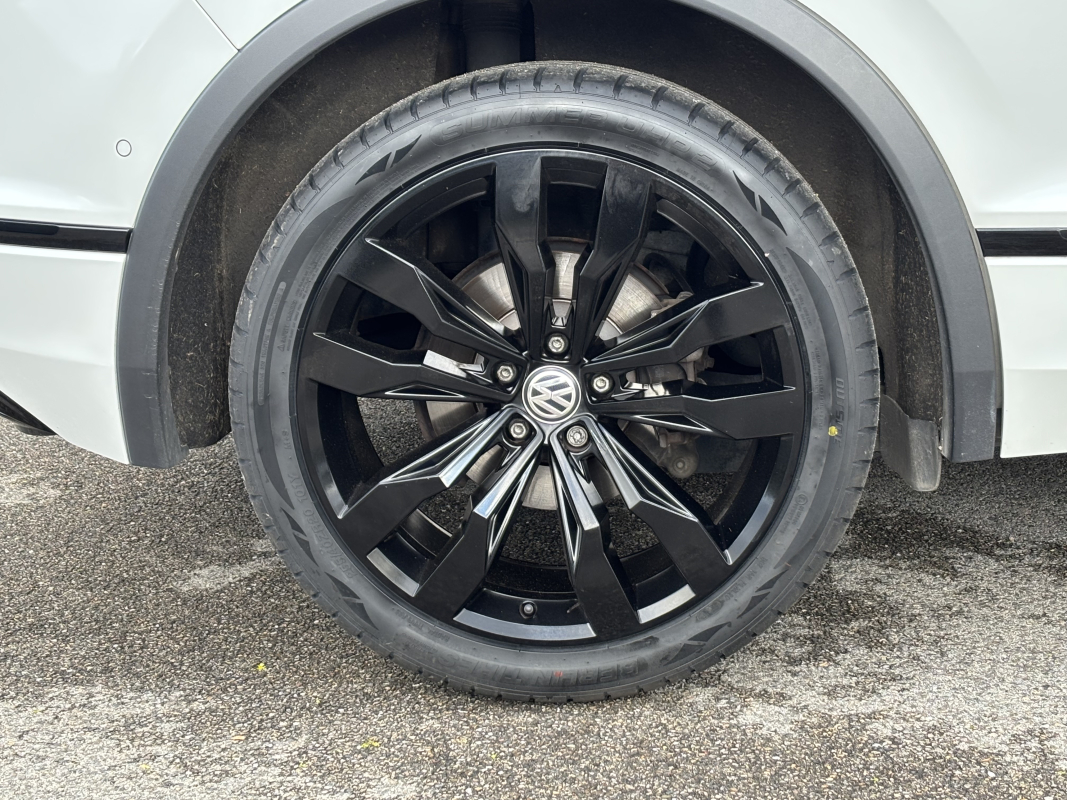 Volkswagen Tiguan — 11