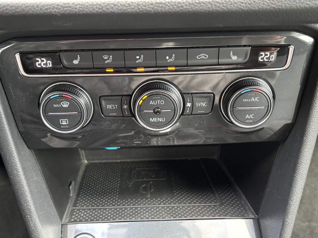 Volkswagen Tiguan — 24
