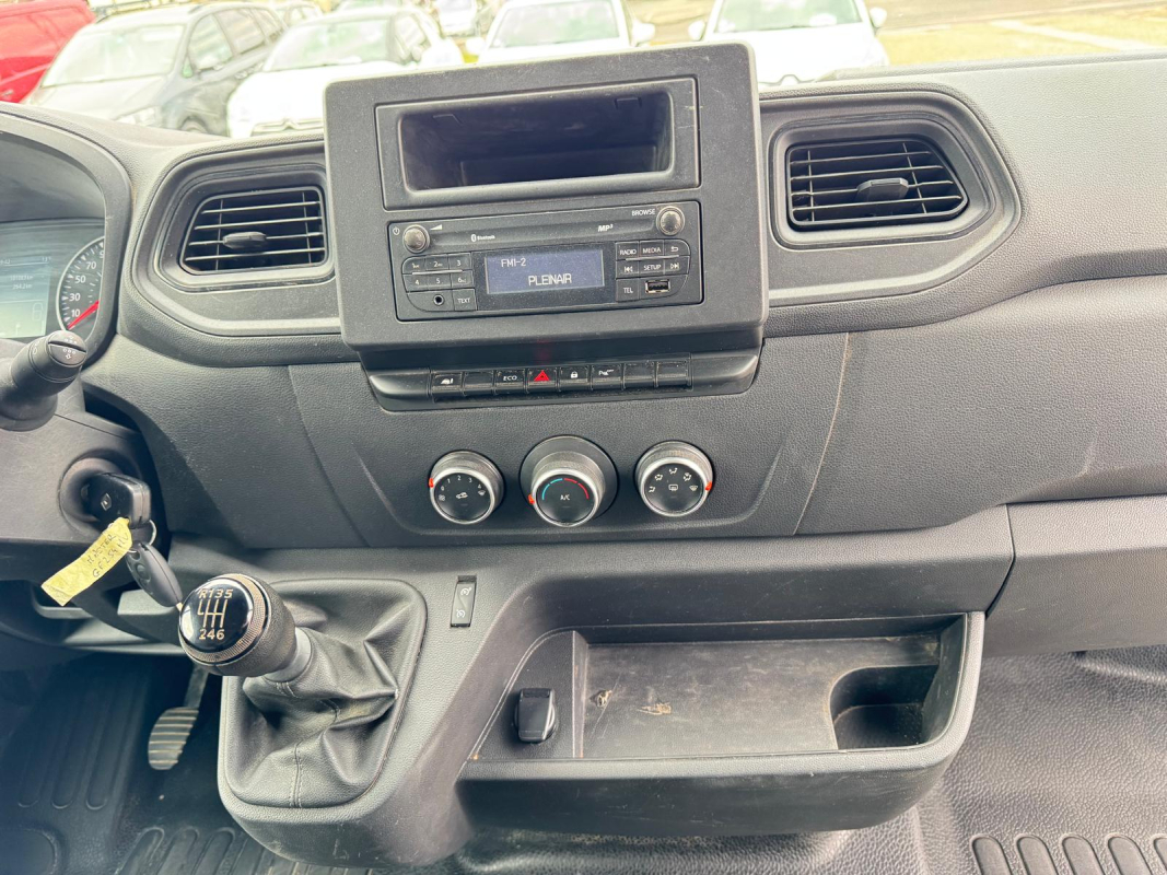 Renault Master — 12
