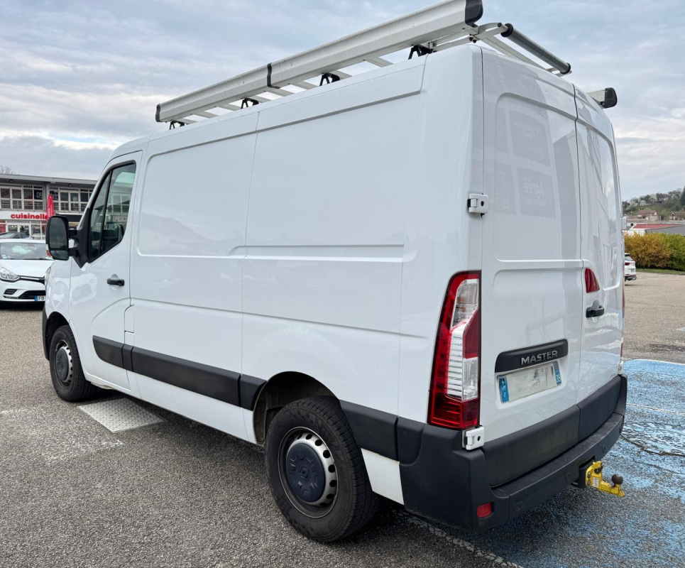 Renault Master — 9