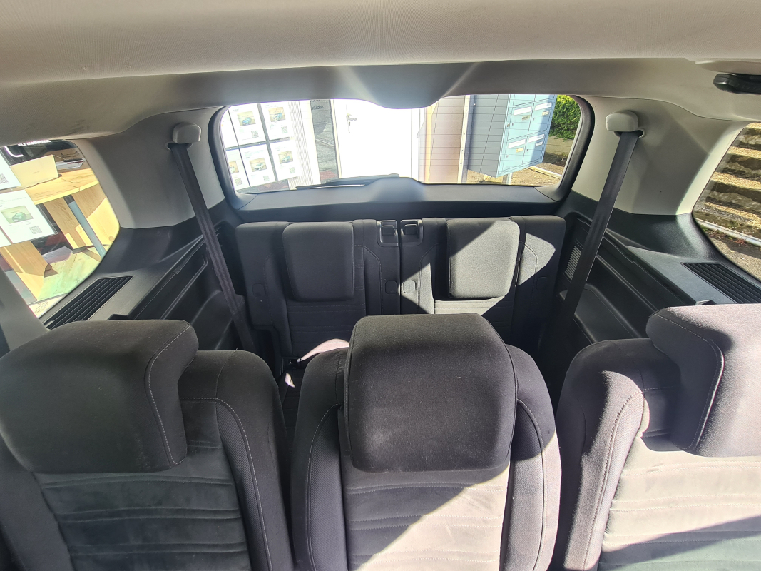 Volkswagen Touran — 33