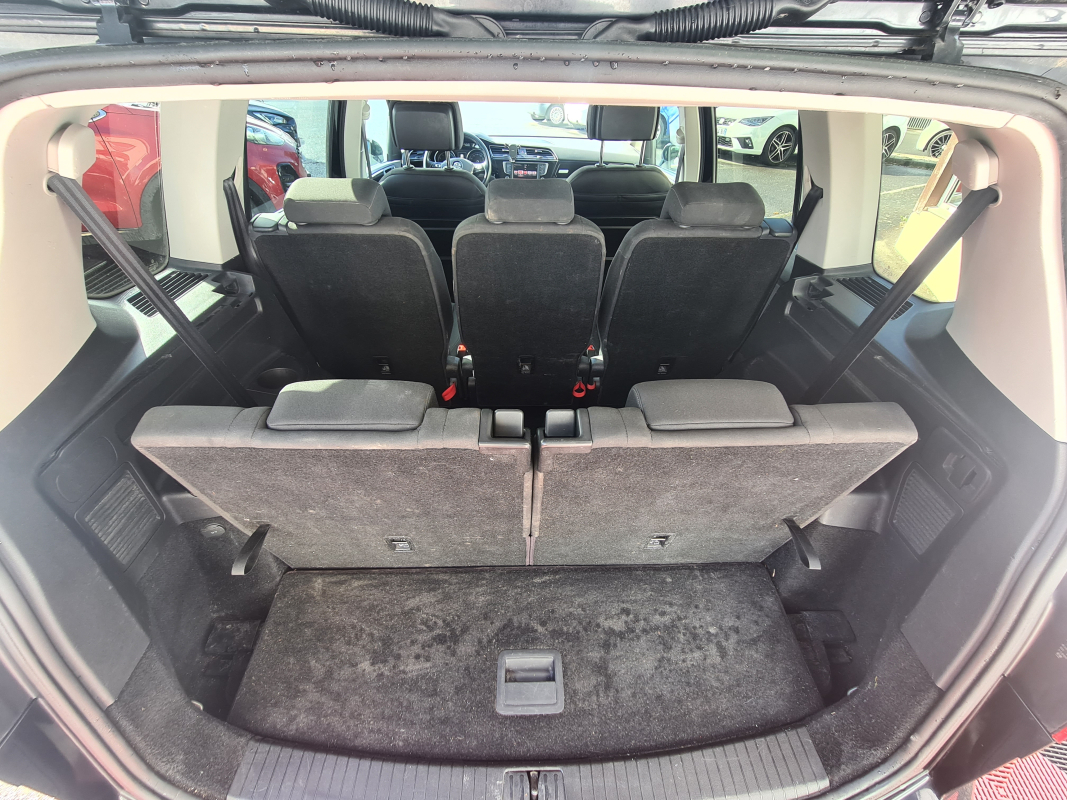 Volkswagen Touran — 11