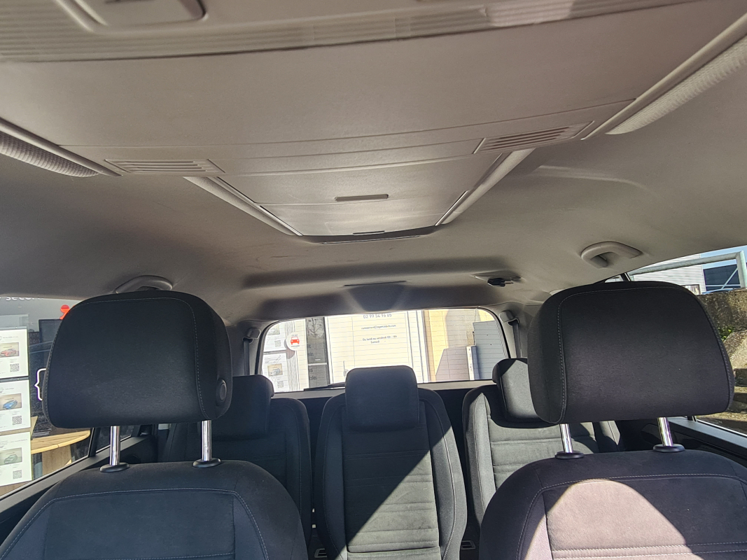 Volkswagen Touran — 32