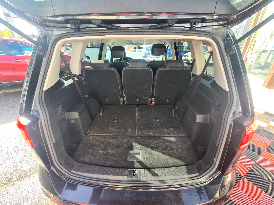 Volkswagen Touran — 12