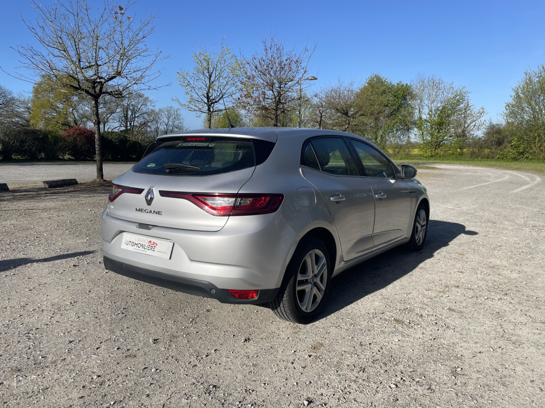 Renault Megane — 5