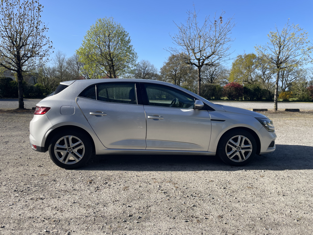 Renault Megane — 4