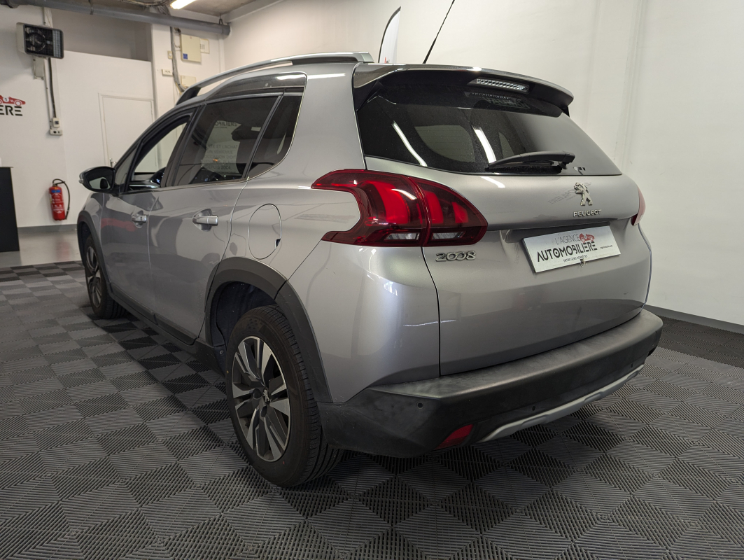 Peugeot 2008 — 3