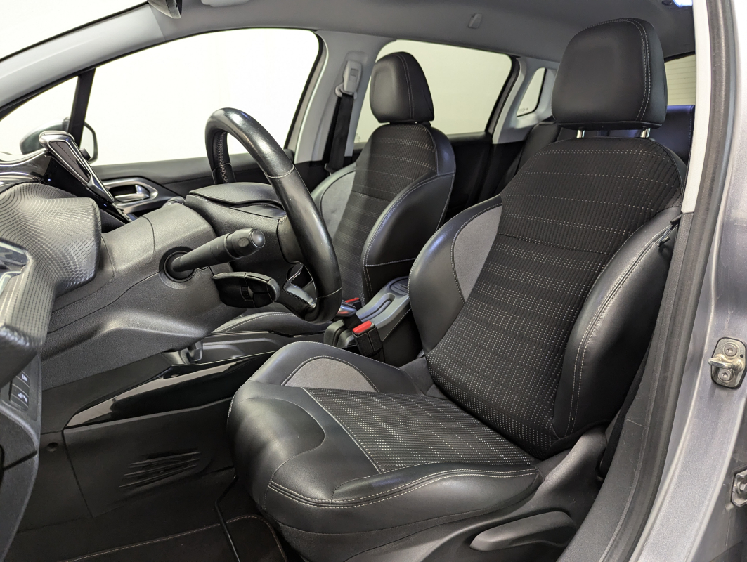 Peugeot 2008 — 8