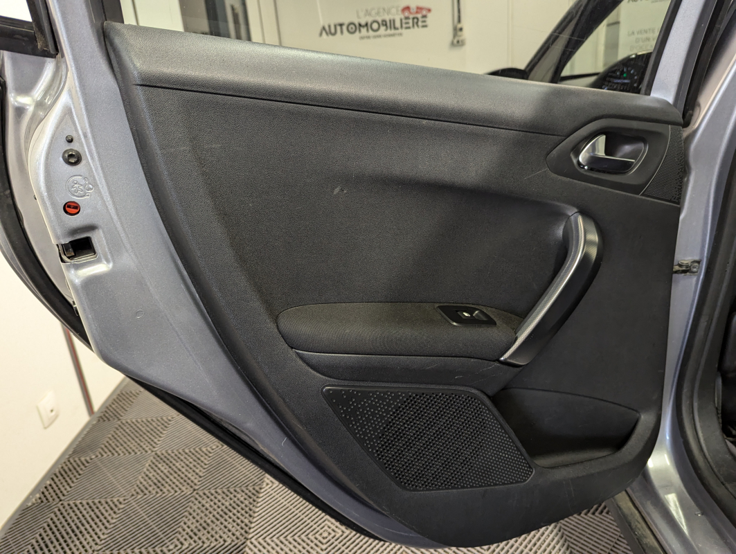 Peugeot 2008 — 15