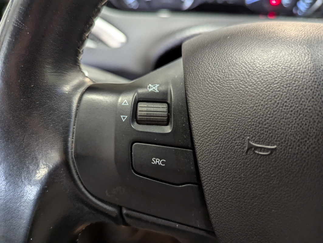 Peugeot 2008 — 17