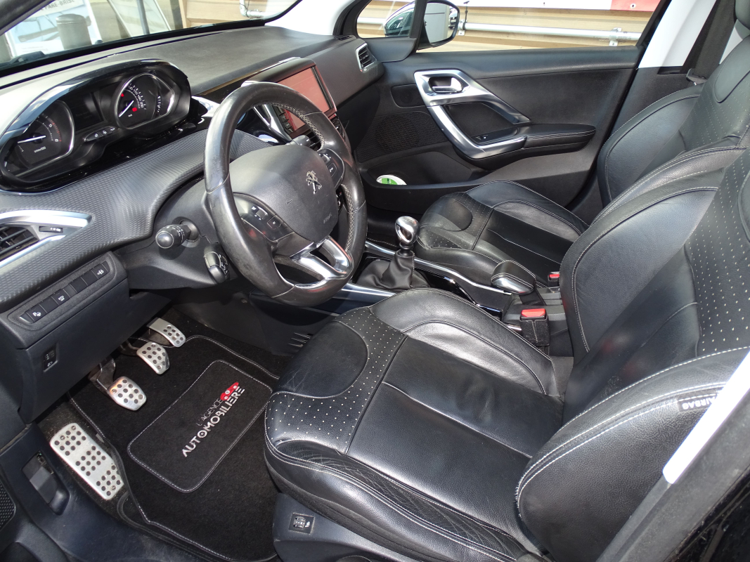 Peugeot 2008 — 12