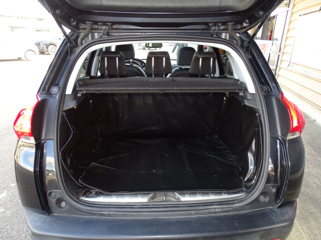 Peugeot 2008 — 8