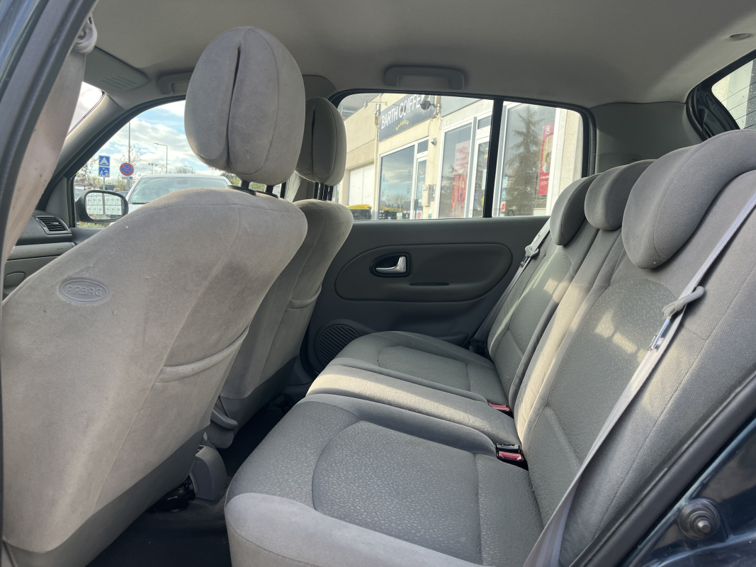 Renault Clio — 12
