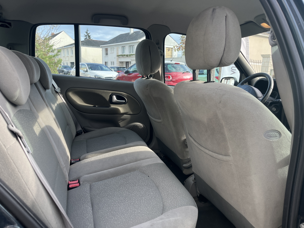 Renault Clio — 13