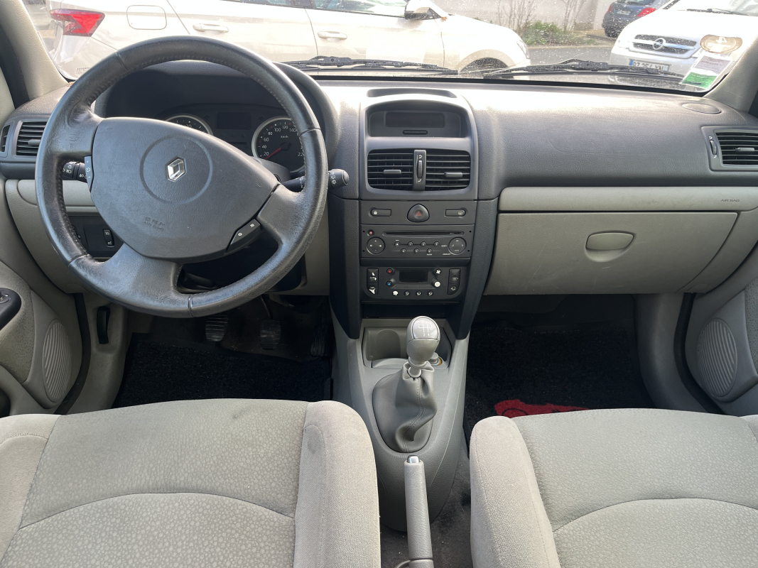 Renault Clio — 10