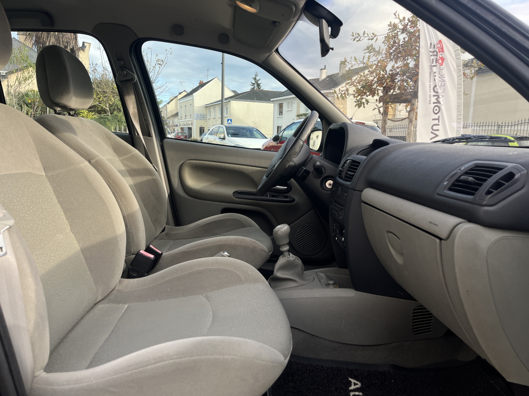 Renault Clio — 15