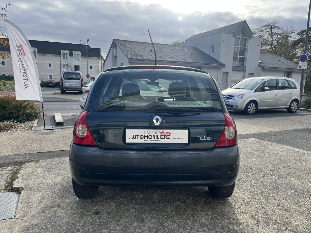 Renault Clio — 6