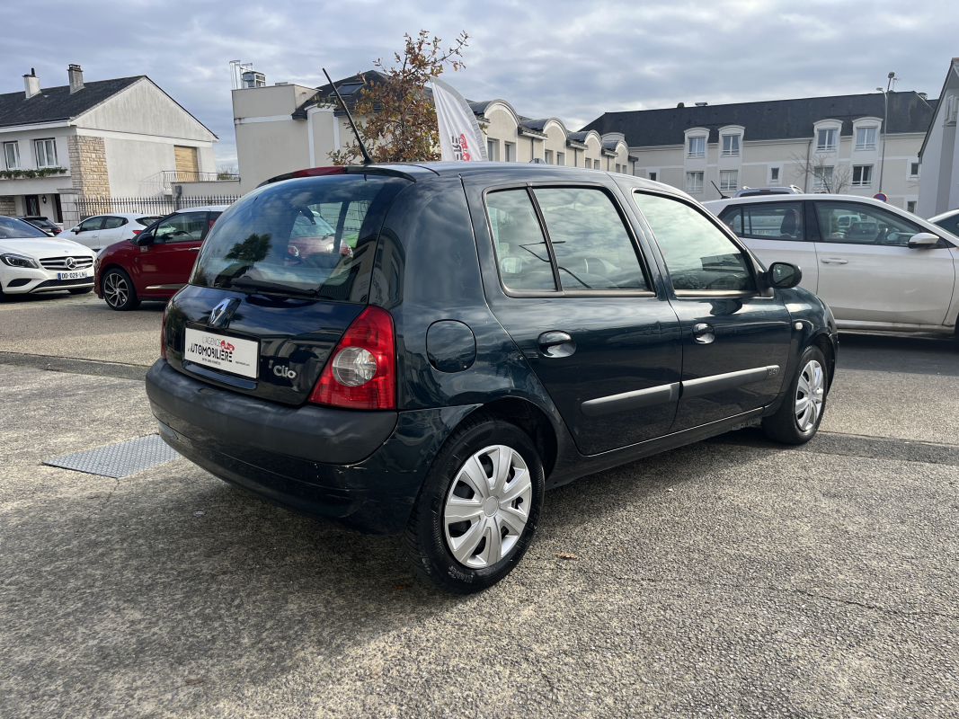 Renault Clio — 7