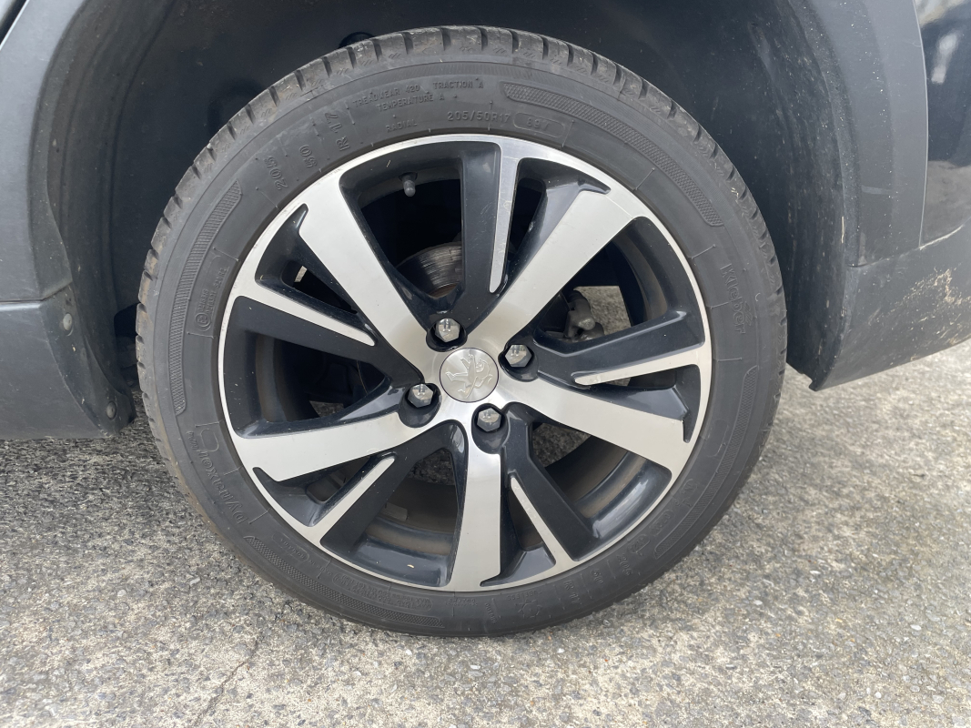 Peugeot 2008 — 17