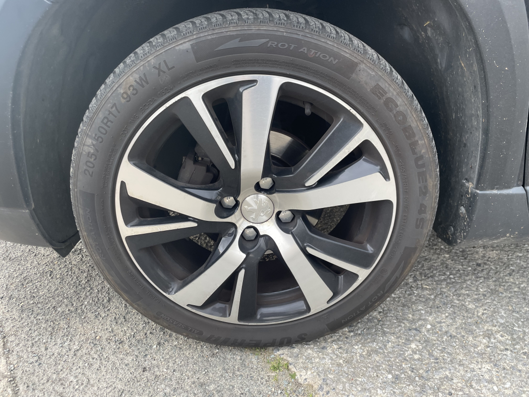 Peugeot 2008 — 18