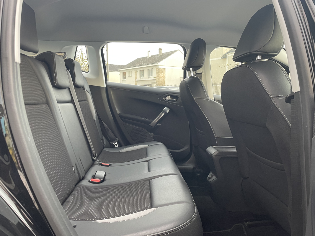 Peugeot 2008 — 12