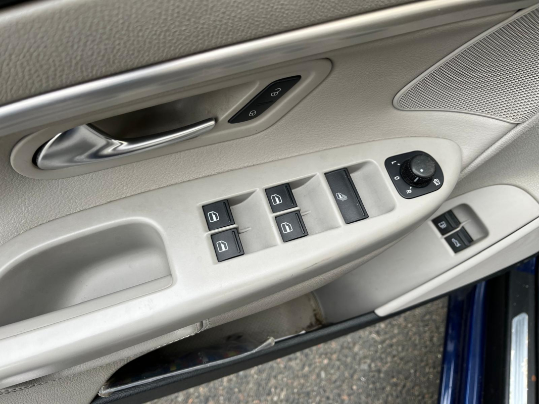 Volkswagen EOS — 12