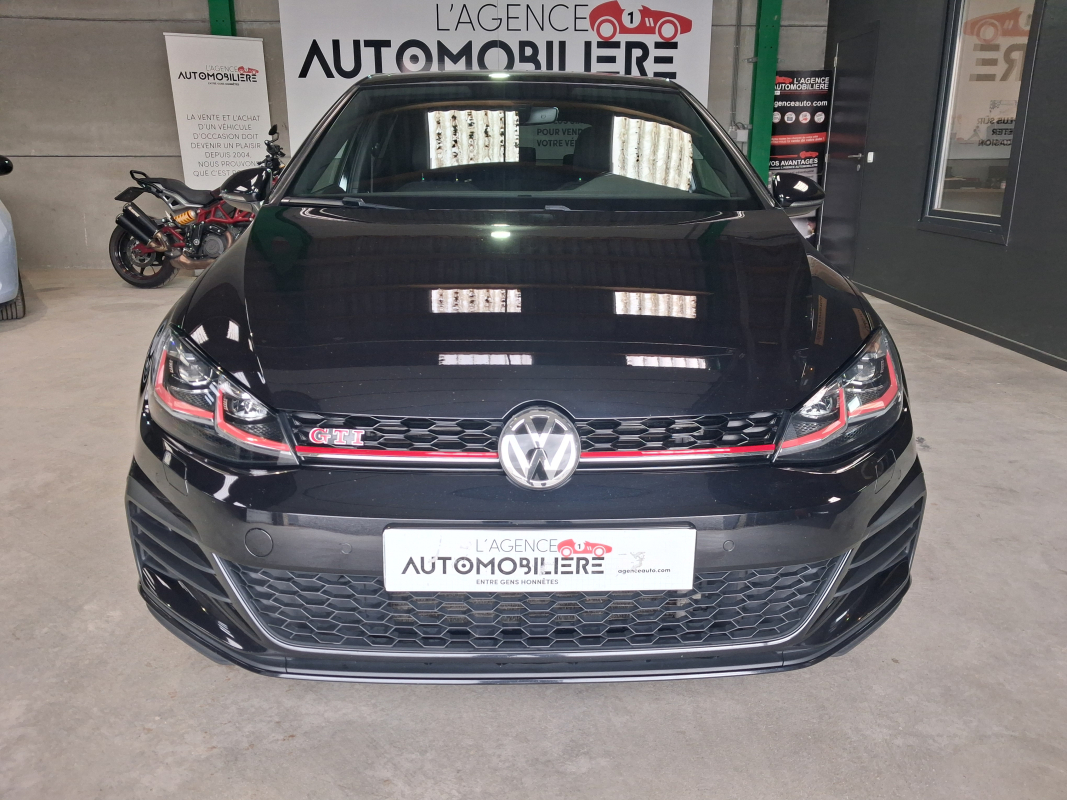 Volkswagen Golf — 3