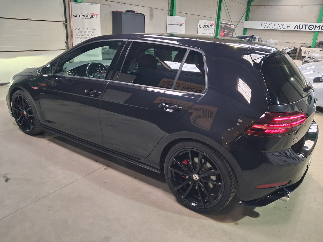 Volkswagen Golf — 7