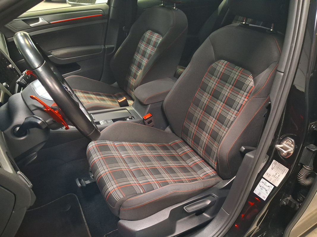 Volkswagen Golf — 14