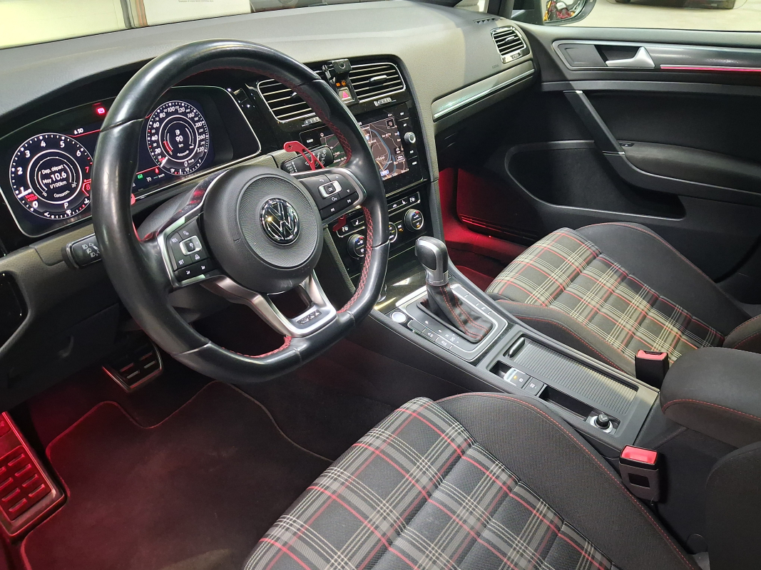 Volkswagen Golf — 15
