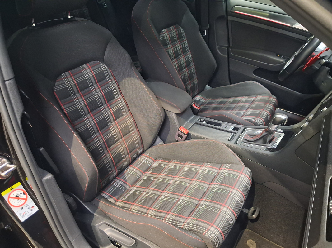 Volkswagen Golf — 17