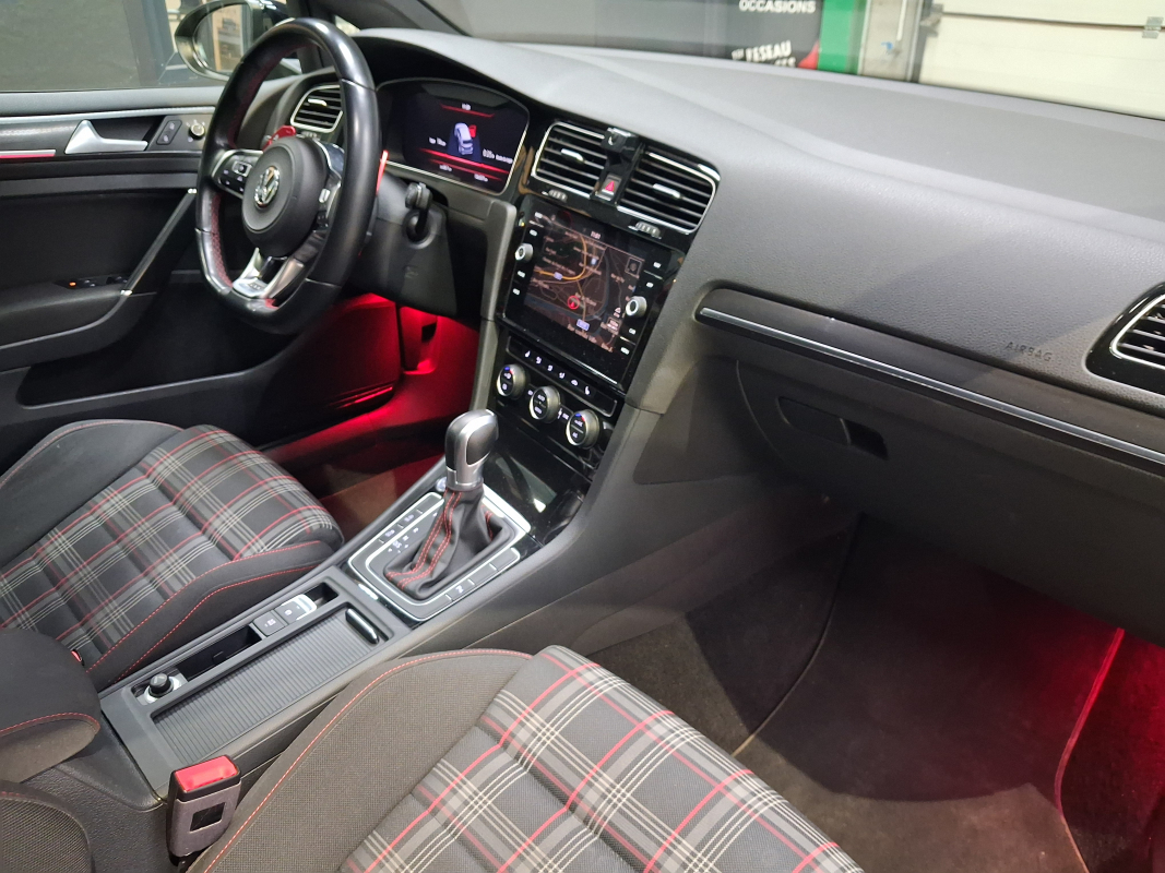 Volkswagen Golf — 26