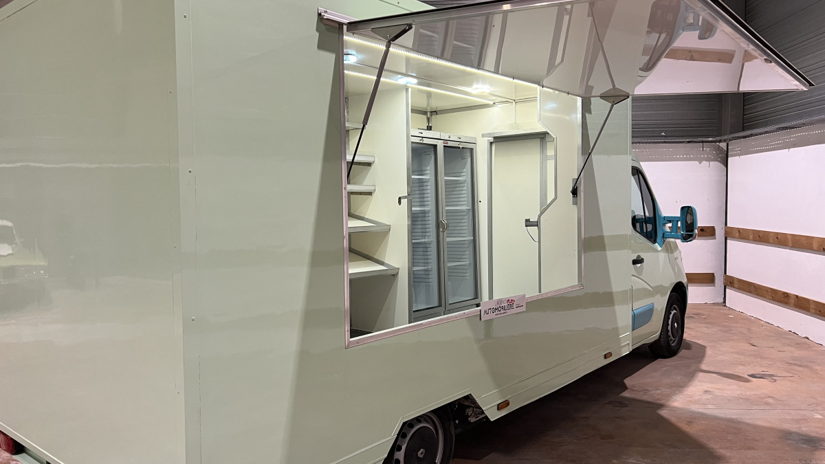 Renault Master — 9