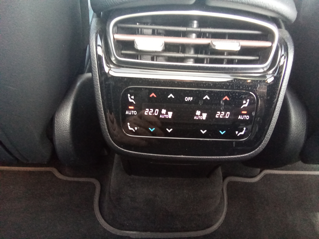 Mercedes EQE — 19