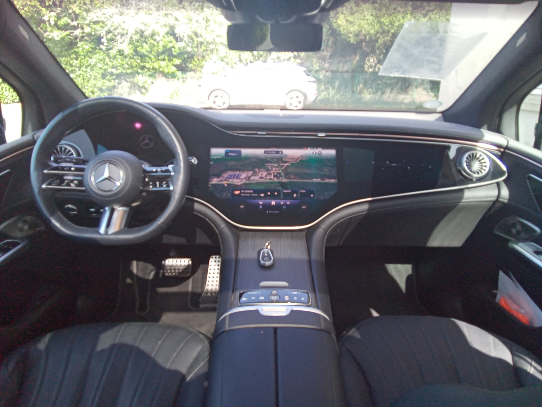 Mercedes EQE — 9