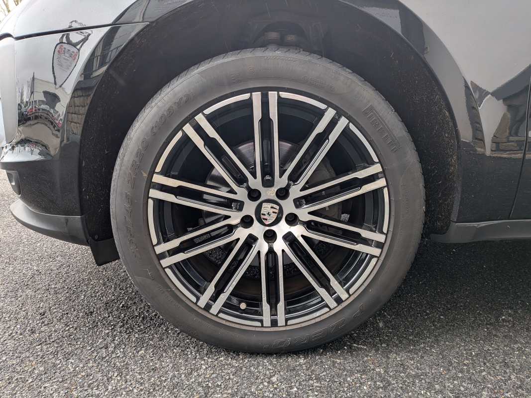 Porsche Macan — 24