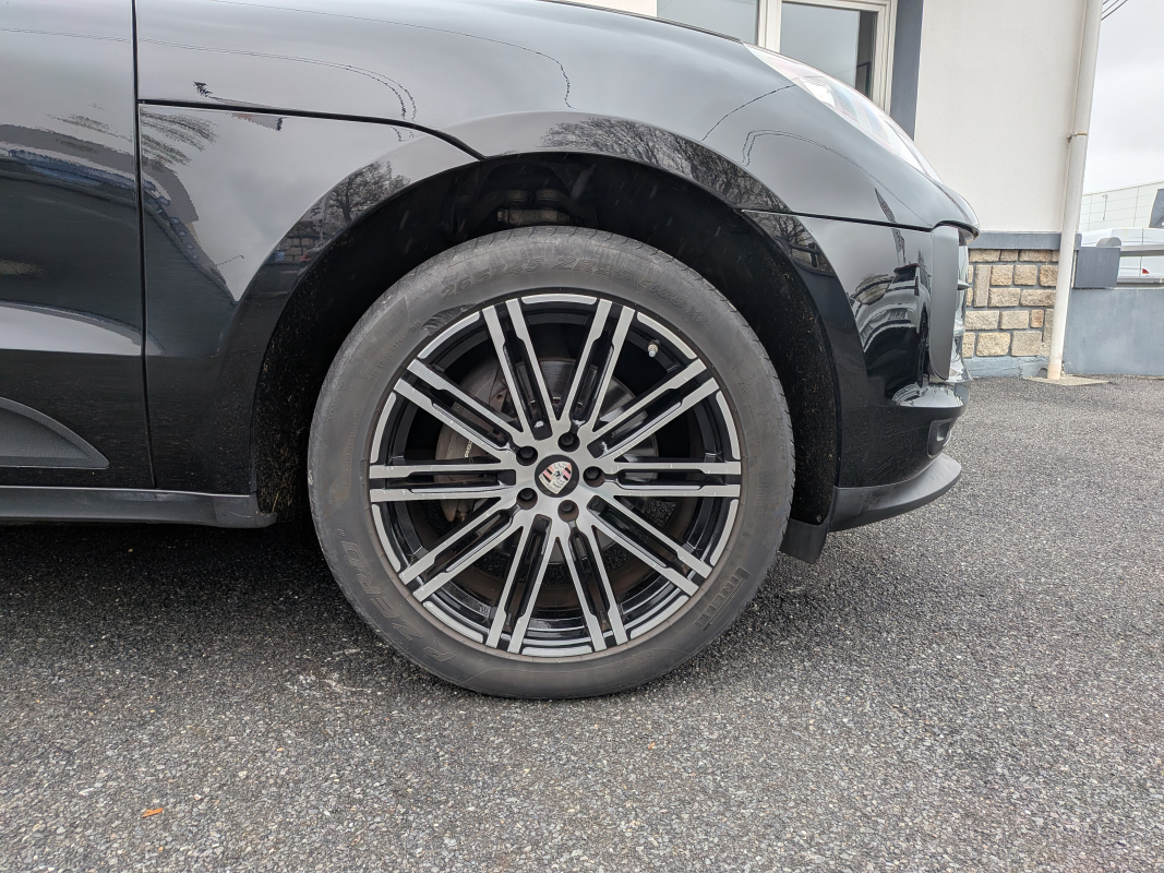 Porsche Macan — 25