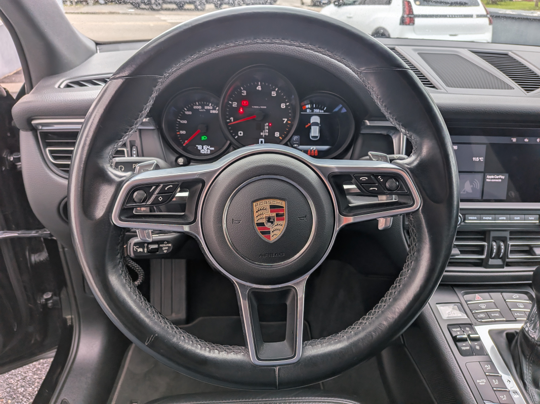 Porsche Macan — 12
