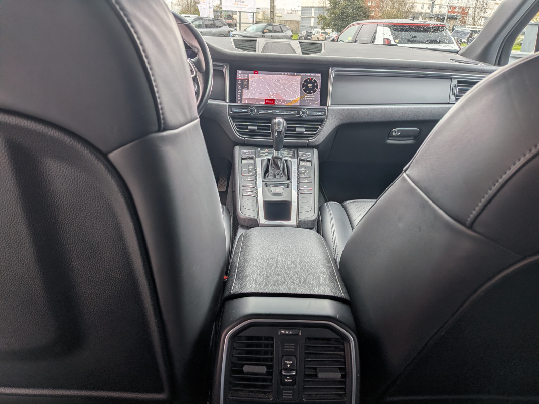 Porsche Macan — 17
