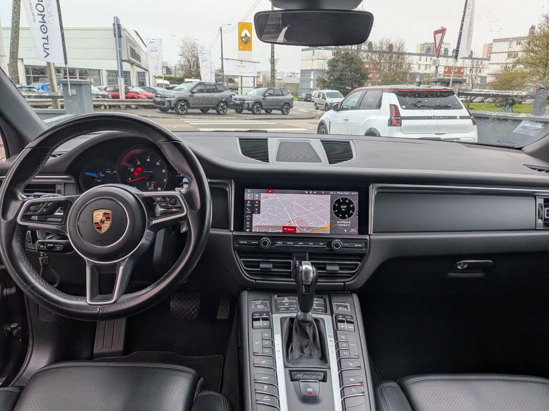 Porsche Macan — 13