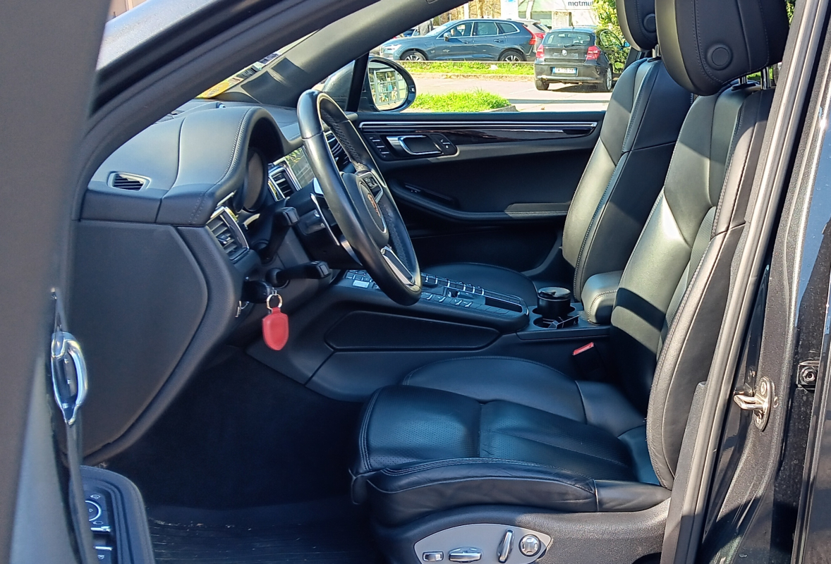 Porsche Macan — 11