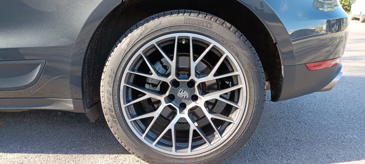 Porsche Macan — 24