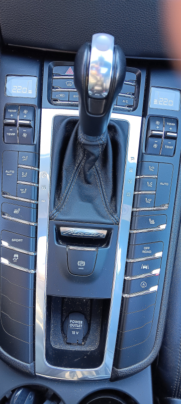 Porsche Macan — 14
