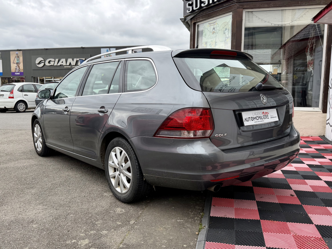 Volkswagen Golf — 3