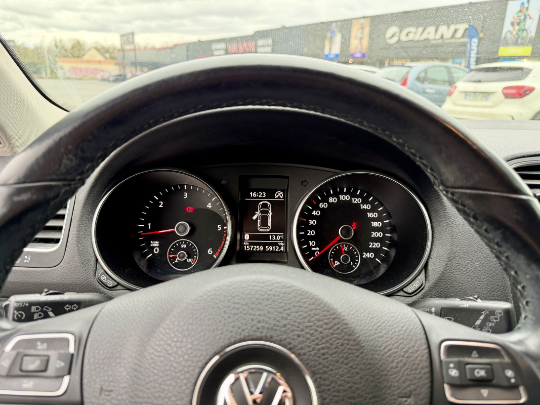 Volkswagen Golf — 14
