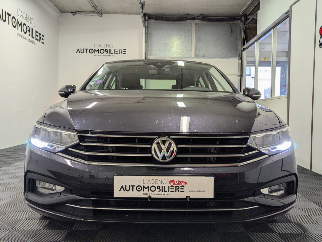 Volkswagen Passat — 2
