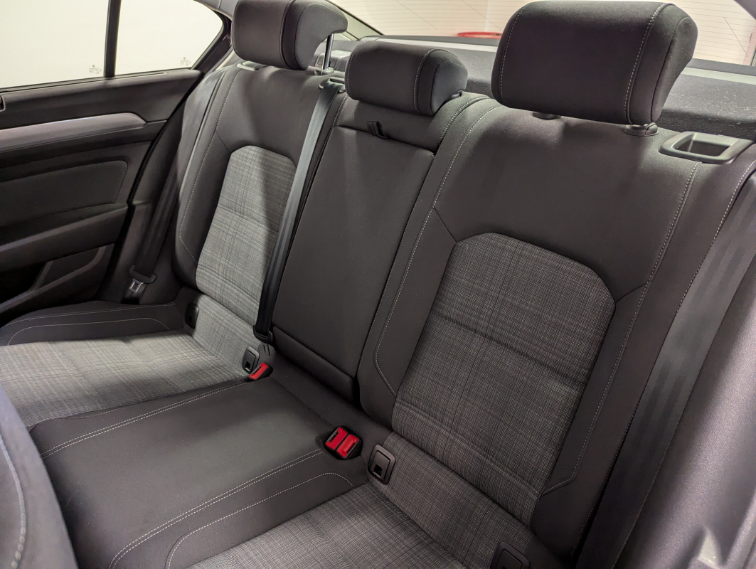 Volkswagen Passat — 13